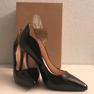 Jessica Simpson black patent Pixy heel 7.5